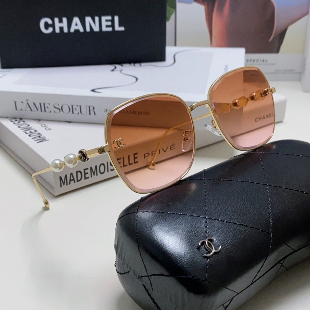 CHANEL Gold Frame Pink Gradient Lens Sunglasses - Picture 8 of 8